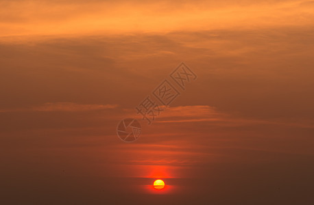 当阳光照耀时 美丽的天空天堂空气蓝色白色风景天气图片