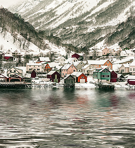 挪威码头和木木制房屋图片