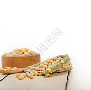有机大豆黄色勺子粮食豆子黄豆营养饮食种子农业白色图片
