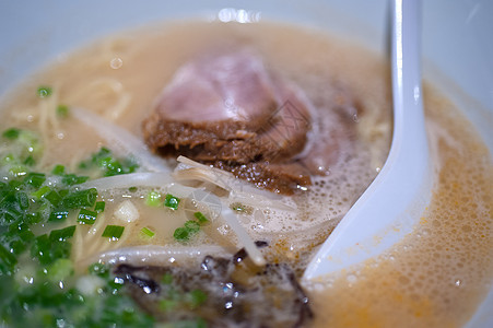 牛肉拉面美食午餐芝麻食物盘子蔬菜肉汤餐厅绿色面条图片