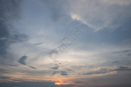 夜里天空和云彩的多彩图片蓝色空气风景阳光天气天堂白色图片