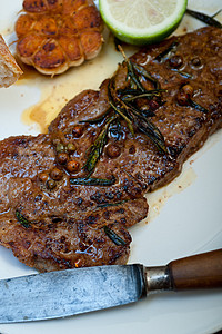 烤烤牛肉肉牛排屠宰场烹饪食谱肋眼牛扒肋骨炙烤胡椒子香料胡椒砧板图片