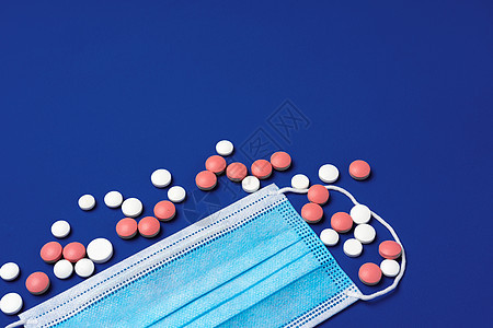 Corona病毒预防概念 维生素和面部防护面具流感警告蓝色胶囊临床药物呼吸面罩抗生素治疗外科图片