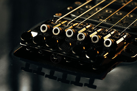 电动吉他手指头贴近照片岩石音乐黑色木头工作室身体指板乐器低音谐振背景图片