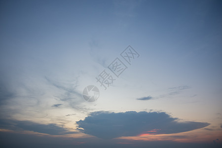 夜里天空和云彩的多彩图片空气白色阳光天堂风景蓝色天气图片