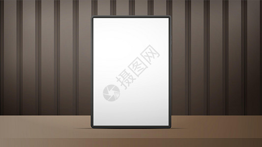 桌上摆着一张白屏幕的平板 有条纹的棕色现实海报 带有金属或光滑木头的背景 真实的矢量图片