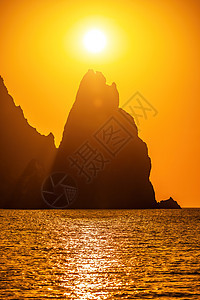 金色燃烧的夕阳与海上岩石海角的轮廓 复制空间 平静 沉默和与自然统一的概念 菲奥伦特角 塞瓦斯托波尔 克里米亚海岸阳光悬崖地质学图片