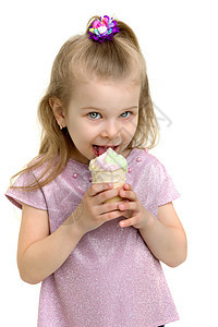 美丽的小女孩在夏天吃冰淇淋女性快乐孩子童年奶油乐趣食物女孩甜点胡扯图片