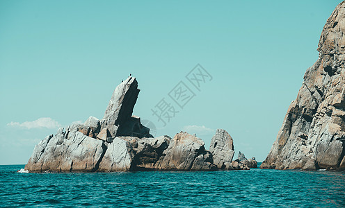 水石头海洋中的岩石海浪季节旅行美丽海岸悬崖海岸线石头蓝色热带背景