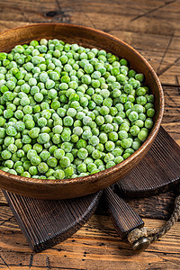 木制板块中的冷冻绿豌豆 木质背景 顶层视图白色养分种子冻结营养蔬菜黑色豆类烹饪绿色图片