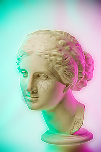 米洛的维纳斯雕像 创意概念彩色霓虹灯图像与古希腊雕塑维纳斯或阿芙罗狄蒂头 和超现实主义艺术风格 粉色和绿色双色调效果图片