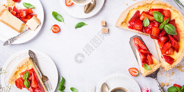 平铺草莓芝士蛋糕浆果蛋糕美食桌子奶油咖啡烹饪食谱食物早餐图片