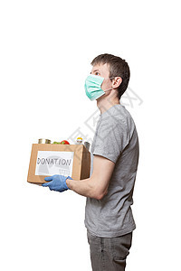 身戴蓝色保护手套 将杂货食品装在纸箱捐赠箱中供应慈善面具捐赠社区纸盒导游送货产品盒子图片