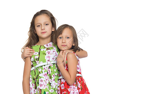 女孩姐妹抱抱 孤立的白种背景姐姐粉色微笑女孩们家庭男生童年乐趣友谊女性图片