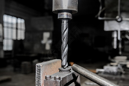 金属和铁钻探工业工具的钻井封闭工作工程建造车削制造业机械机器宏观作坊金工图片