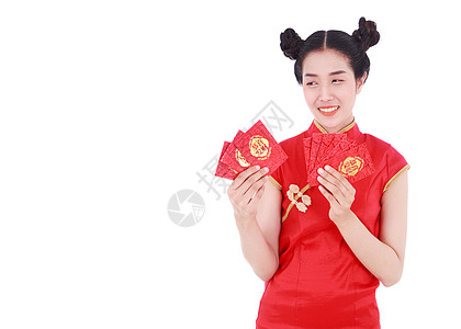 女人穿着青森服 拿着红包 概念是幸福的中国新年 在白种背景上隔绝女性庆典手势惊喜裙子问候语快乐女孩戏服衣服图片