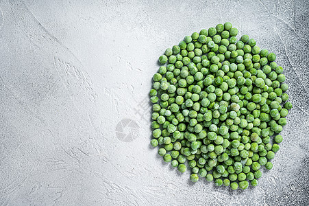 厨房桌上的Raw Frezen绿豆 白色背景 顶视图 复制空间食物蔬菜种子豆类烹饪绿色养分冻结冰糖饮食图片