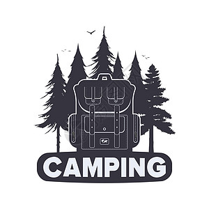 用背包和森林光影做露营标志 孤立 矢量图片