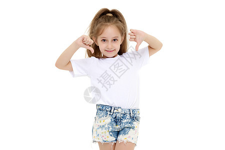 穿白色T恤的小女孩店铺孩子衬衫乐趣零售空白裙子棉布购物小样图片