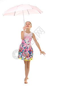 带着伞的小女孩 概念风格和时尚 孤立在白背景上家庭孩子喜悦女儿下雨乐趣幸福公园晴天季节图片