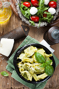 令人难忘的意大利托尔特利尼面团菜单盘子食物厨房营养午餐美食食谱烹饪图片