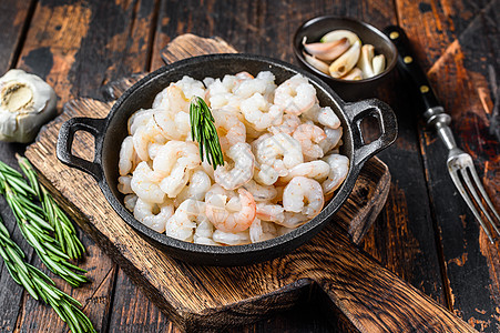 深木底背景 顶部视图 T红色食物粉色甲壳美食海鲜白色动物盘子午餐图片