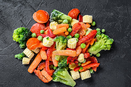 蔬菜 西兰花 甜辣椒 番茄 胡萝卜 豌豆和玉米 黑色背景图片