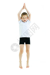 穿干净白色T恤的小男孩跳起来很有趣快乐闲暇男生青年男性舞蹈儿子喜悦微笑小路图片