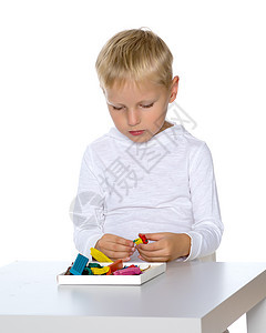 小男孩的塑胶雕塑学习手工幼儿园艺术男生游戏室桌子游戏玩具材料图片