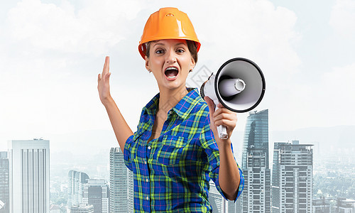 戴头盔的言语女性用扩音器喊叫安全城市建造喇叭建设者生产景观工人安全帽嗓音图片