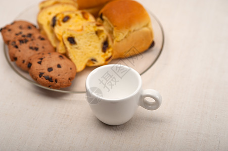 甜食面包和饼干的选择小吃面团桌子小麦咖啡美食甜点包子营养脆皮图片