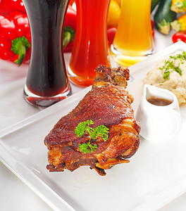 德国原BBQ猪肉指针香菜食物传统油炸叶子美食用餐蔬菜关节午餐图片