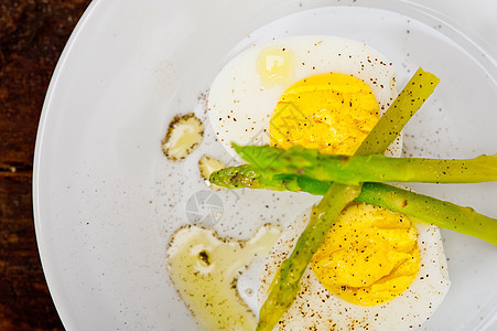 和蛋食物蛋黄服务蔬菜盘子煮沸早餐沙拉熟食饮食图片