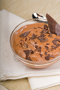 鲜自自制巧克力慕斯玻璃酒吧小吃鞭打诱惑盘子可可奶制品勺子甜点图片