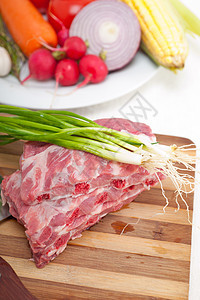 切新鲜猪肉肋排和蔬菜食谱美食市场工作室肋骨味道杂货店猪肉草药食物图片
