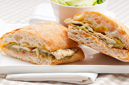 意大利意大利番尼三明治鸡肉饼食物火腿熟食宏观午餐包子沙拉家禽叶子早餐图片