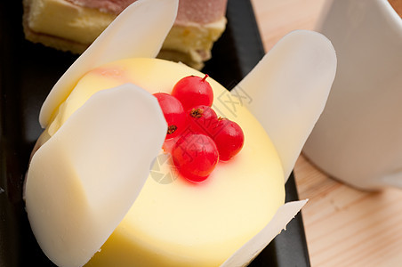 新鲜咖哩果饼蛋糕浆果餐厅糕点水果食物奶油生日脆皮派对图片