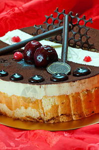 生日蛋糕馅饼巧克力水果烹饪浆果甜点面包美食食物糕点图片