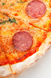意大利原薄薄壳辣椒皮披萨蔬菜美食红色宏观圆圈白色圆形午餐营养小吃图片