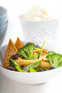 豆腐和蔬菜油炸发芽美食胡椒玉米洋葱牛肉竹子盘子食物图片