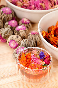 香草天然花卉茶和干花杯子玫瑰酿造食物植物茶壶疗法饮料叶子玻璃图片