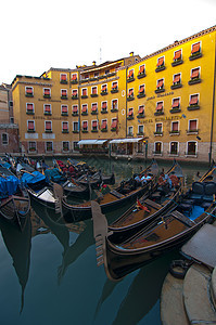 运河上的意大利贡多拉斯旅行假期反射都市目的地地标建筑游客历史性风景图片