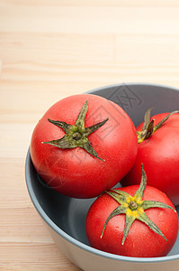 新鲜熟熟西红柿食物沙拉蔬菜营养叶子烹饪饮食宏观圆形红色图片