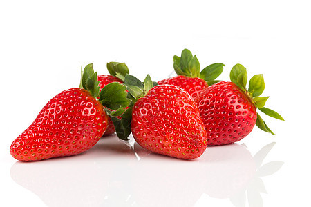 红成熟草莓水果叶子小吃团体营养甜点饮食收成白色食物红色图片