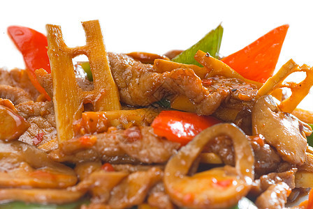 中国牛肉蔬菜和牛肉竹子营养健康红色胡椒洋葱油炸白色盘子午餐图片