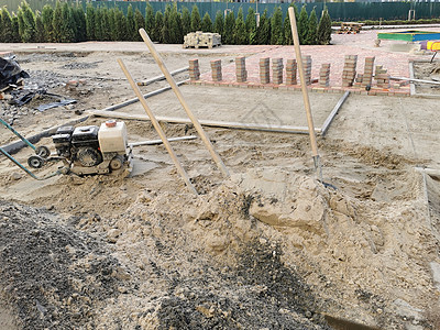 在市广场铺铺铺铺的板块 修补人行道建设建设者工作男性瓦工小路沥青铺路水泥露台图片