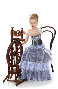 小女孩坐在旋转轮的转轮上裙子女孩头发衣服戏服童年派对女王白色粉色图片
