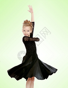 穿黑裙子的美丽的小舞者孩子们女性女孩婴儿剧院舞蹈家学校戏服幼儿园坡度图片
