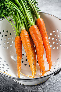 浅色背景 顶层视图中洗涤的新鲜胡萝卜蔬菜橙子叶子食物乡村农场图片