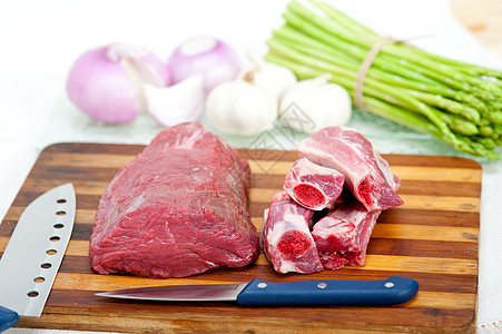 生牛肉和猪排食物肋骨牛扒屠夫奶牛肌肉红色印章木头猪肉图片